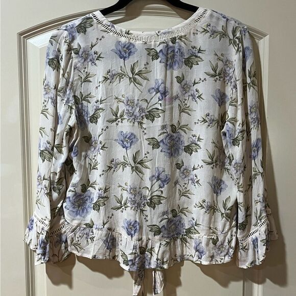 NWT AMERICAN EAGLE Floral Peasant Blouse Tie Front Bell Sleeves Cream Purple Med - Picture 2 of 6